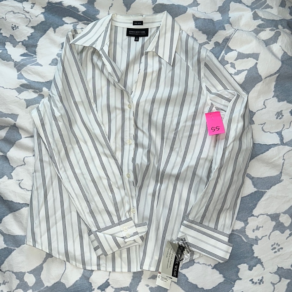 Jones New York - Button down shirt long sleeve never worn with tags